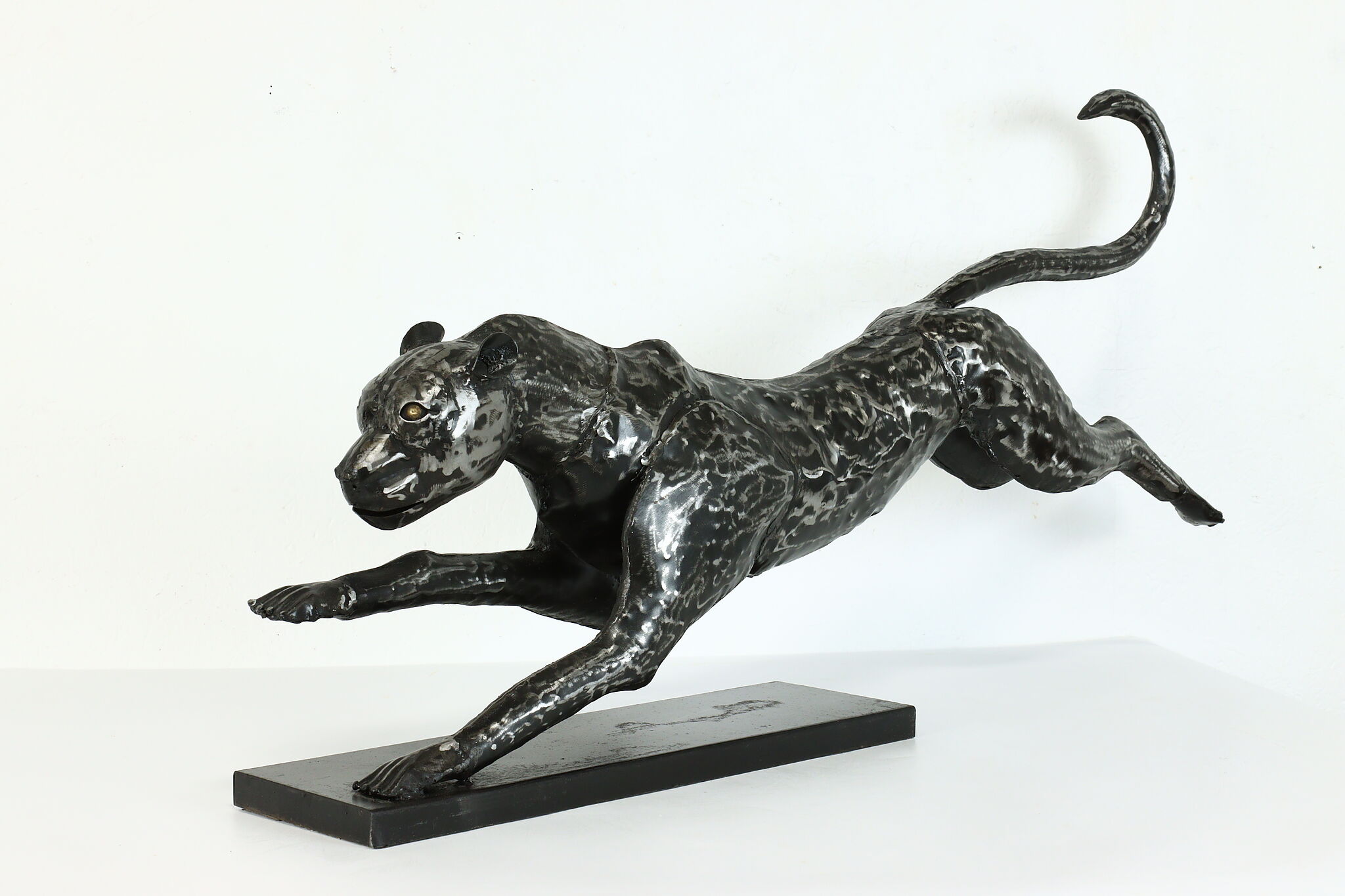 Fiberglass Cheetah Statue at Rs 20000