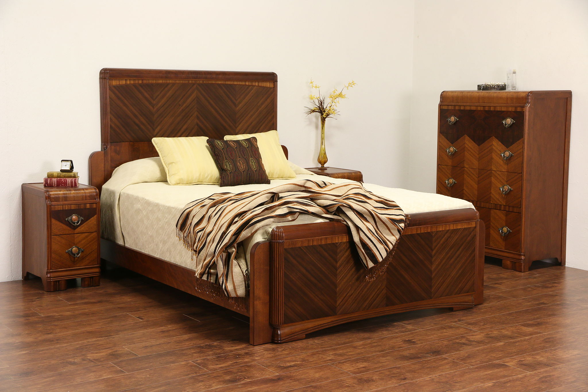 Art Deco Vintage Waterfall 4 Pc. Bedroom Set, Queen Size Bed