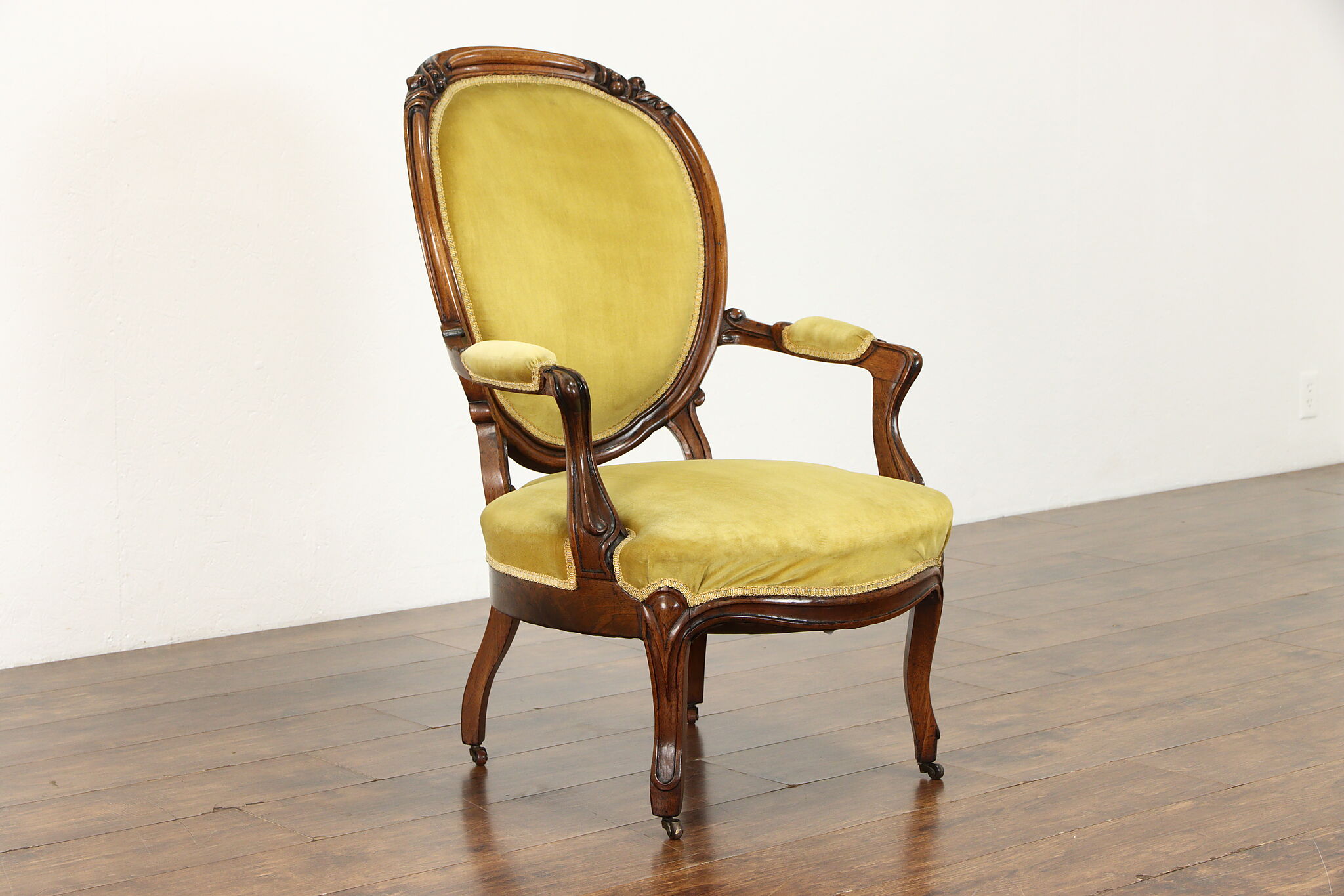 Victorian French Louis XV Style Carved Mahogany Parlor Chair