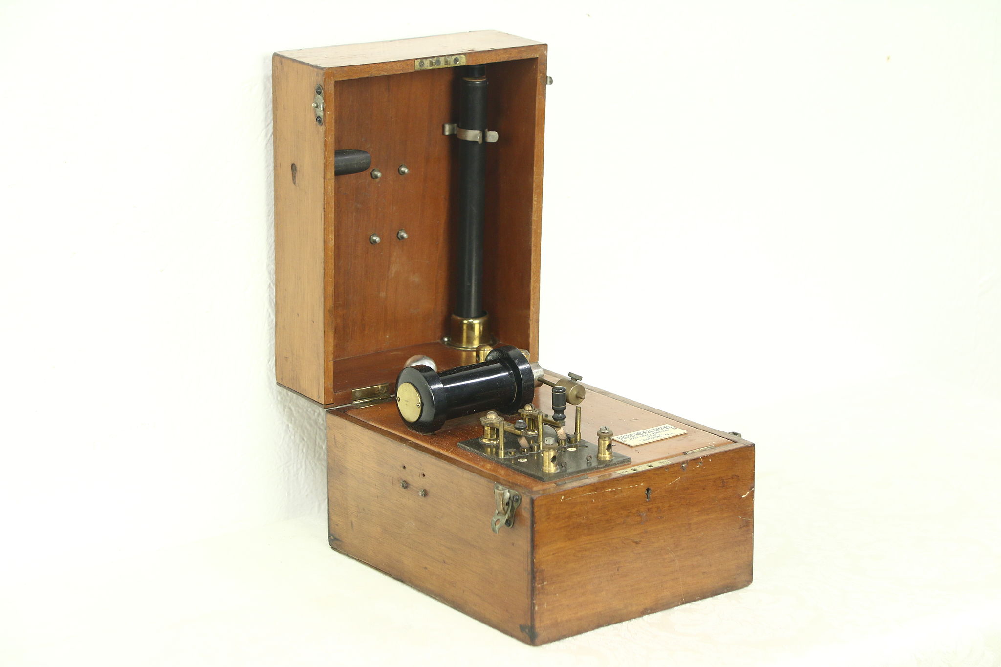 A Victorian Electric Shock Therapy Machine – Doe & Hope