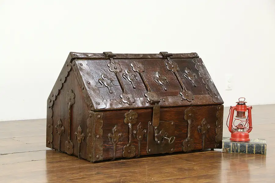 Main image of Oak Antique 1700's Fire Box Trunk or Treasure Chest, Lock