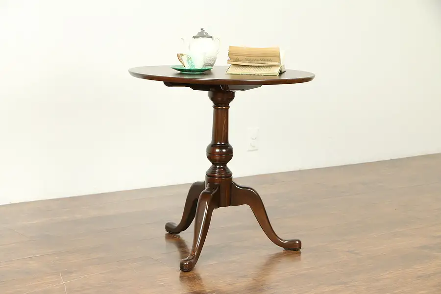 Main image of Traditional Round Cherry Tilt Top Vintage Lamp or Tea Table