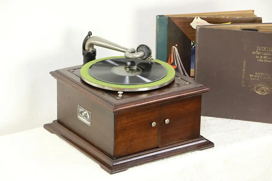 Main image of Victor VV-VI Tabletop 1915 Antique Mahogany Victrola Wind Up Phonograph