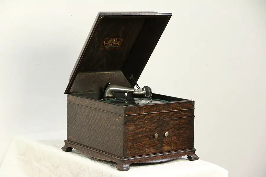 Main image of Victor Oak Tabletop Antique VV-IX Victrola Phonograph & Records