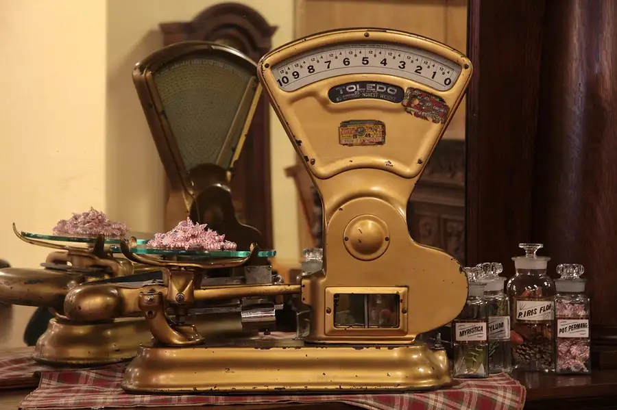 Main image of Toledo Antique Candy Scale, Brass Pan