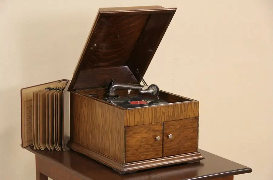 Main image of Victor Oak Tabletop 1915 Antique Victrola Phonograph & Record Album