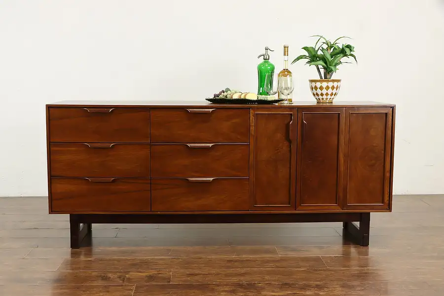 Main image of Midcentury Modern 1960 Vintage Credenza or Sideboard, Richardson Bros.