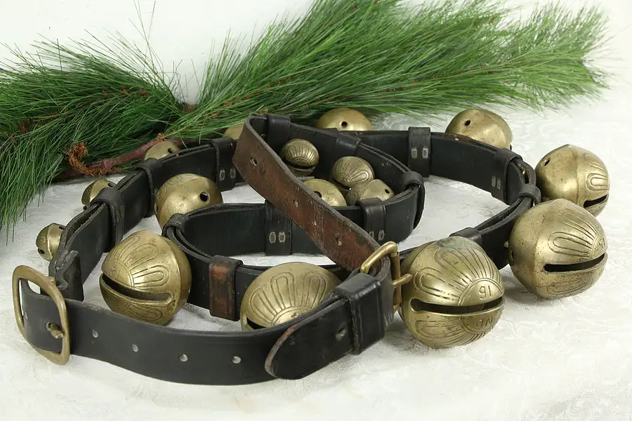 Main image of Victorian Antique Sleigh Bells Set Size 1-15 on 7' Leather Harness