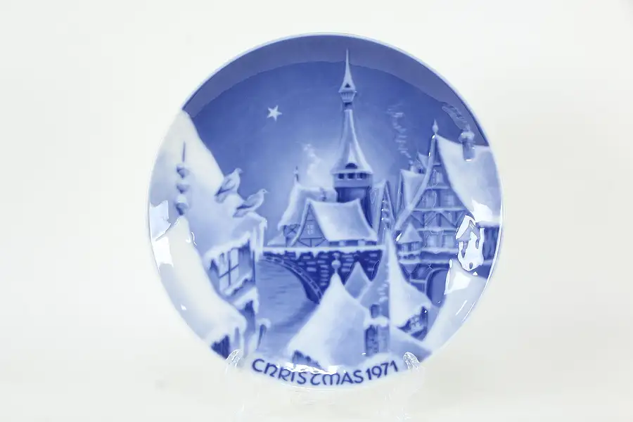 Main image of Royale Christmas Plate, Christmas Night In A Village, 1971 Germany