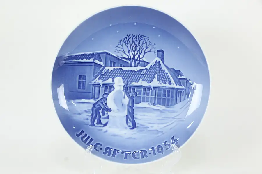 Main image of Bing and Grondahl Christmas Plate, Hus Odense, 1954