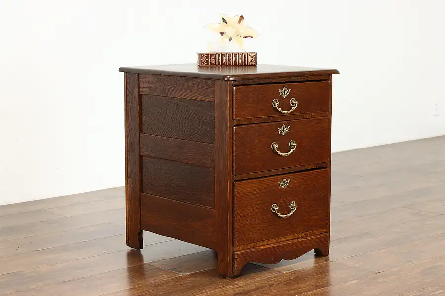 Main image of Oak Quarter Sawn Antique Small Chest, End Table or Nightstand