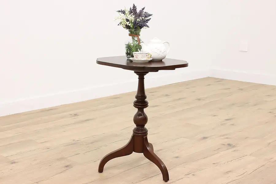 Main image of Sheraton 1820s Antique Mahogany Tilt Top Tea Table, Side or End Table