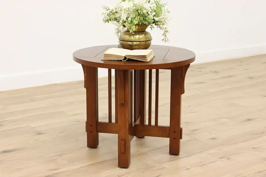 Main image of Arts & Crafts Mission Oak Design Vintage Round Coffee or Side Table