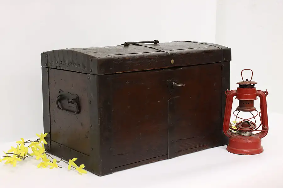 Main image of Farmhouse Antique Rustic Pine Child Size Immigrant Trunk