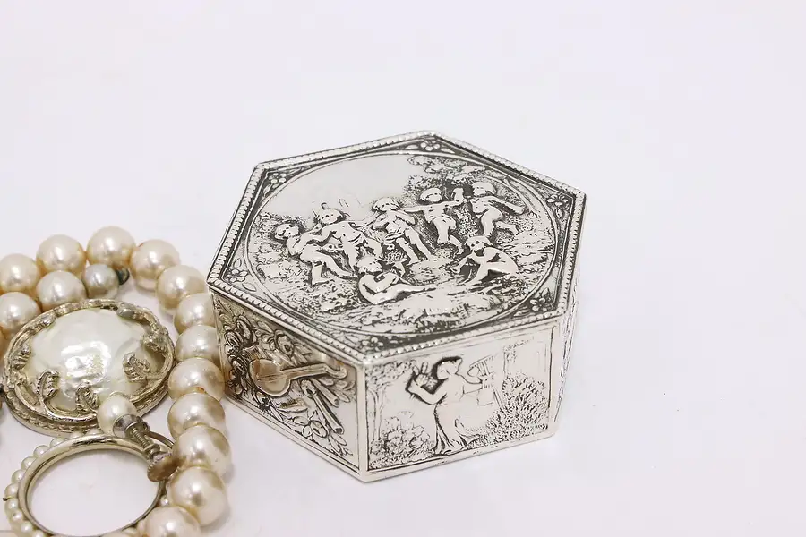 Main image of Victorian Antique Silver Snuff or Jewelry Box Cherubs, Music