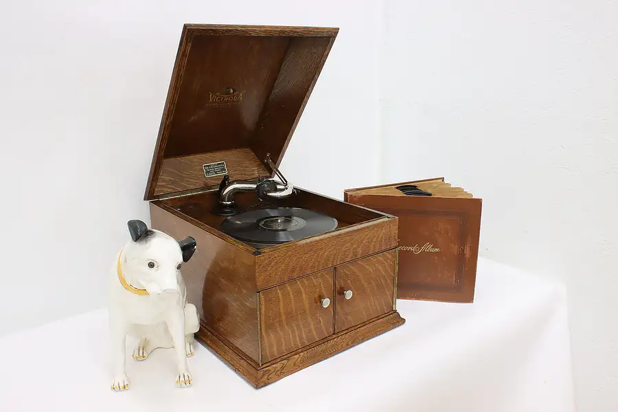 Main image of Victor Antique VV-VIII Victrola Tabletop Phonograph, Records