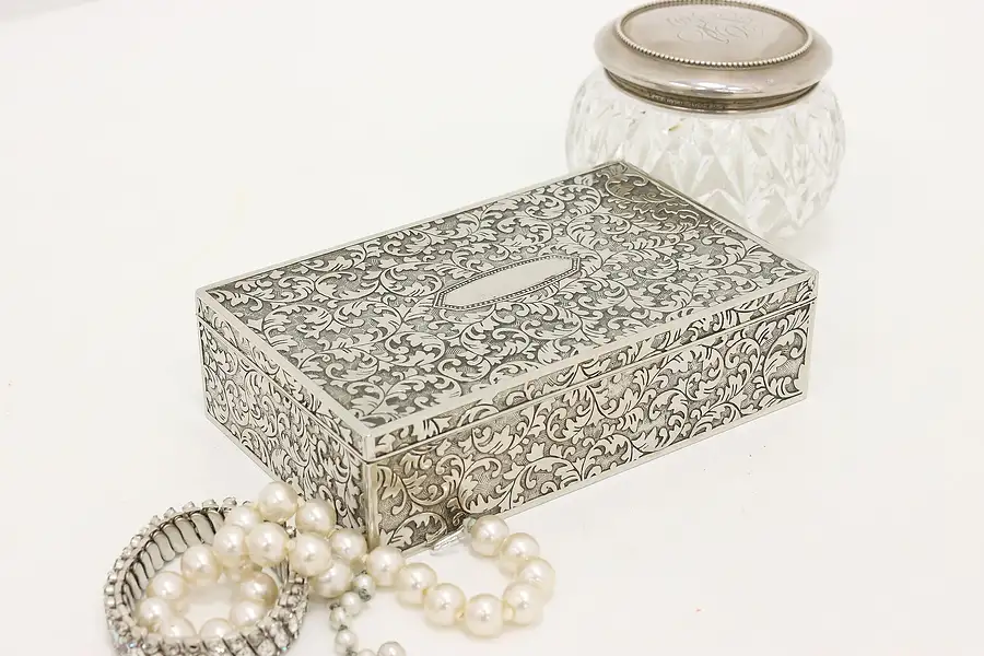 Main image of Silverplate Vintage Jewelry or Keepsake Box, Flowers