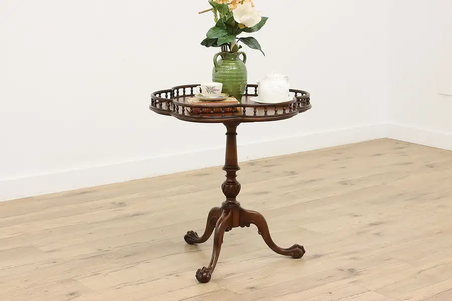 Main image of Georgian Design Antique Walnut Center or Entry Table, Grand