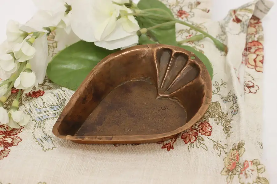 Main image of Farmhouse Antique Copper Heart Shaped Dessert Mold