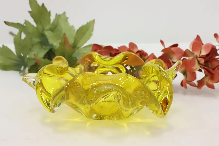 Main image of Murano Vintage Italian Canary Art Glass Sculpture Bowl