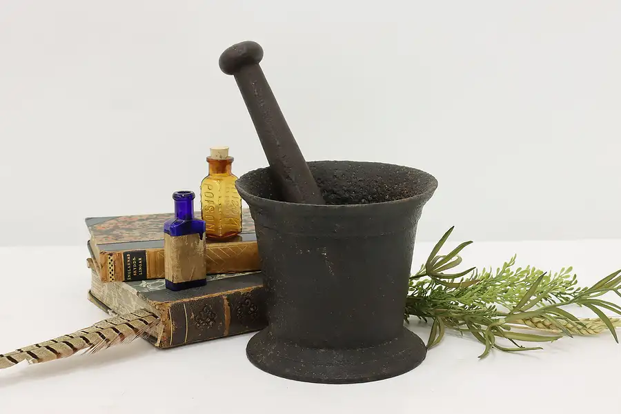 Main image of Iron Antique Apothecary Drug Spice Grinding Mortar & Pestle