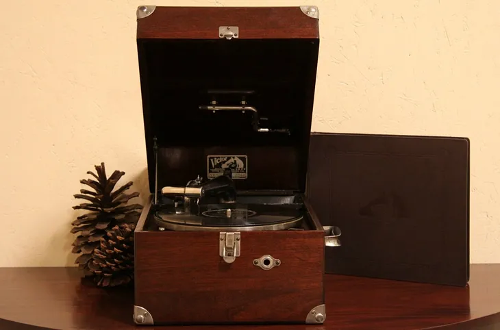 Victor Victrola 1920 Portable Phonograph