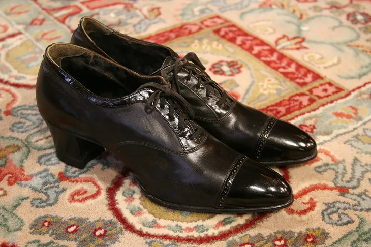 Antique Womens Black Leather Wing Tip Shoes