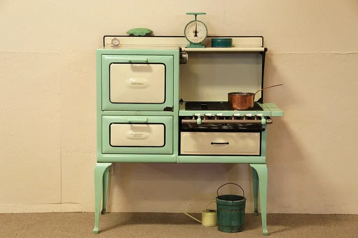 Universal Antique Gas Stove, Green & Cream