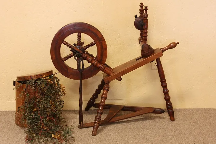 Country Victorian Antique Spinning Wheel (1)