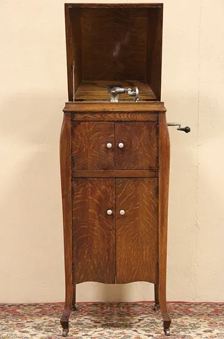 Artophone St. Louis Wind Up 1915 Oak Phonograph