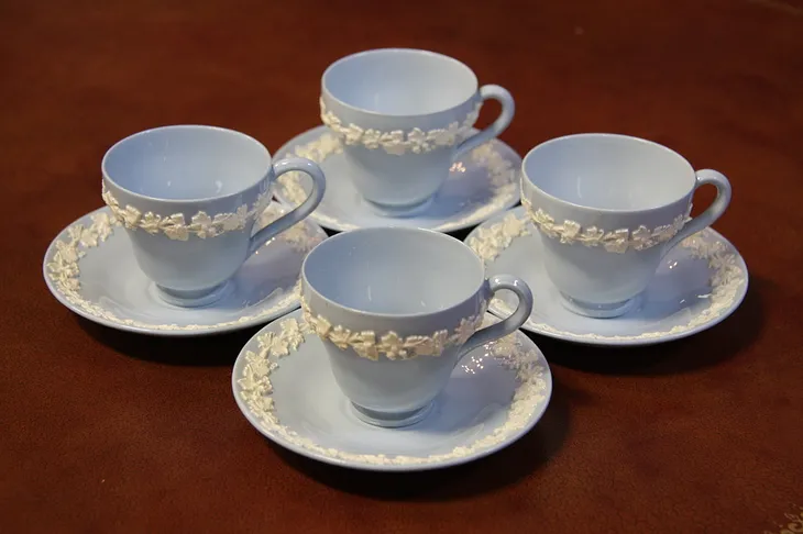 Set of 4 Wedgwood Queensware Espresso Cups & Saucers