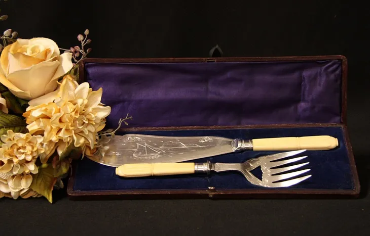 Fish Serving Silver & Bone Set (1)