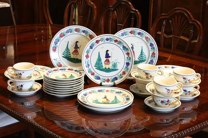 Set of 31 Pieces Quimper China