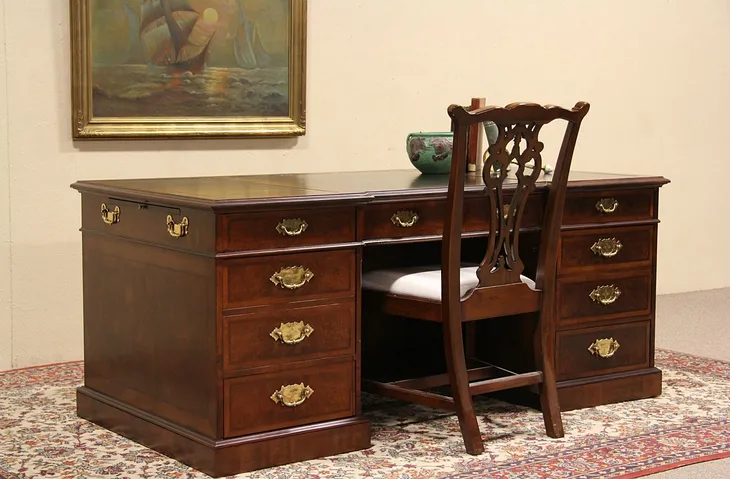 Henredon Aston Court Leather Top Executive Vintage Desk (1)