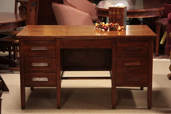 Oak Paneled 1930 Vintage Desk (1)