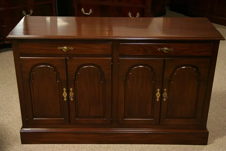 Traditional Kittinger Mahogany Console or Sideboard