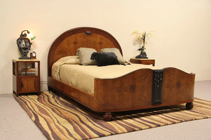 Italian Art Deco 1925 Bedroom Set, Queen Size Bed & 2 Nightstands