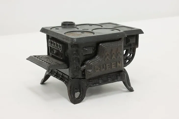 Queen Vintage Painted Cast Iron Miniature Stove #52096