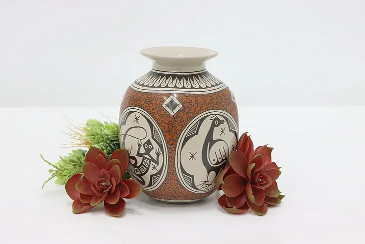 Mexican Mata Ortiz Vintage Pottery Vase, Animals, Martinez (1)