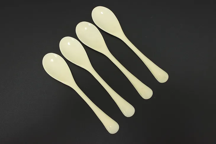 Set of 4 Vintage Bakelite Caviar Spoons (1)