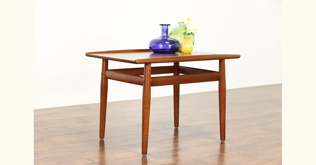 Teak Midcentury Modern 1960 Vintage Coffee or Cocktail Table