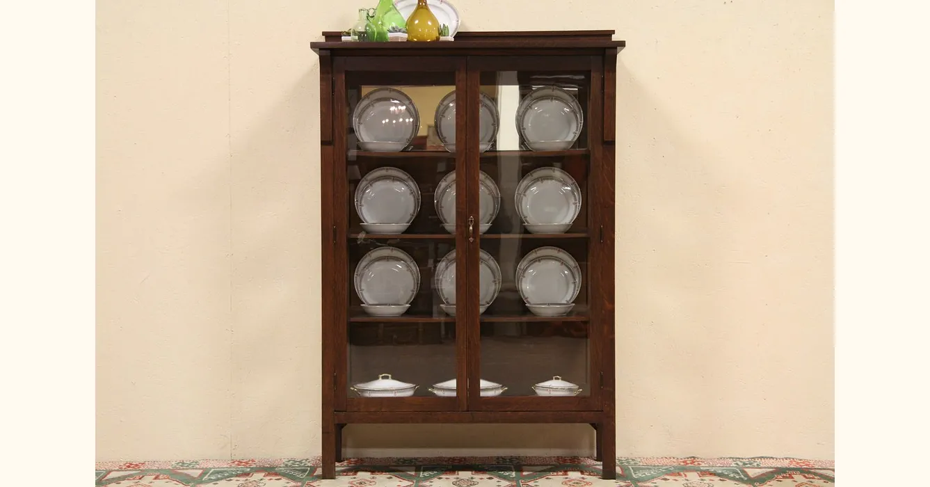 Arts & Crafts 1900 Antique Mission Oak China Cabinet