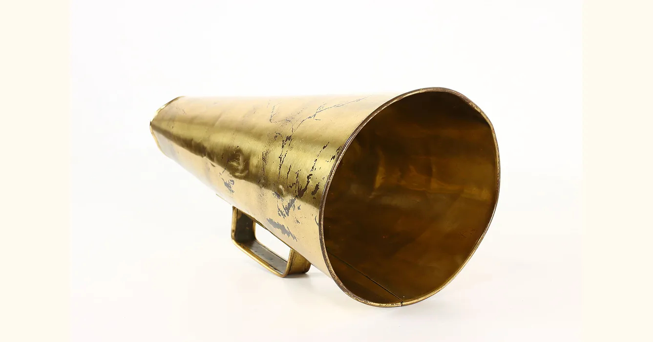 Traditional Nautical Megaphone in Aged Brass - 35.5x18.5x17cm - Henley Call Horn - Vintage popular Retro Boat Design