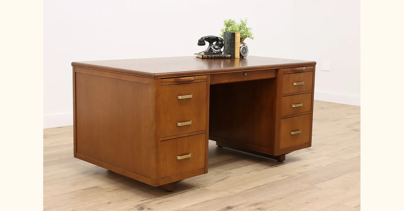 https://www.harpgallery.com/iwebp/fb/1664571249/42860/mcm42860desk.jpg.webp