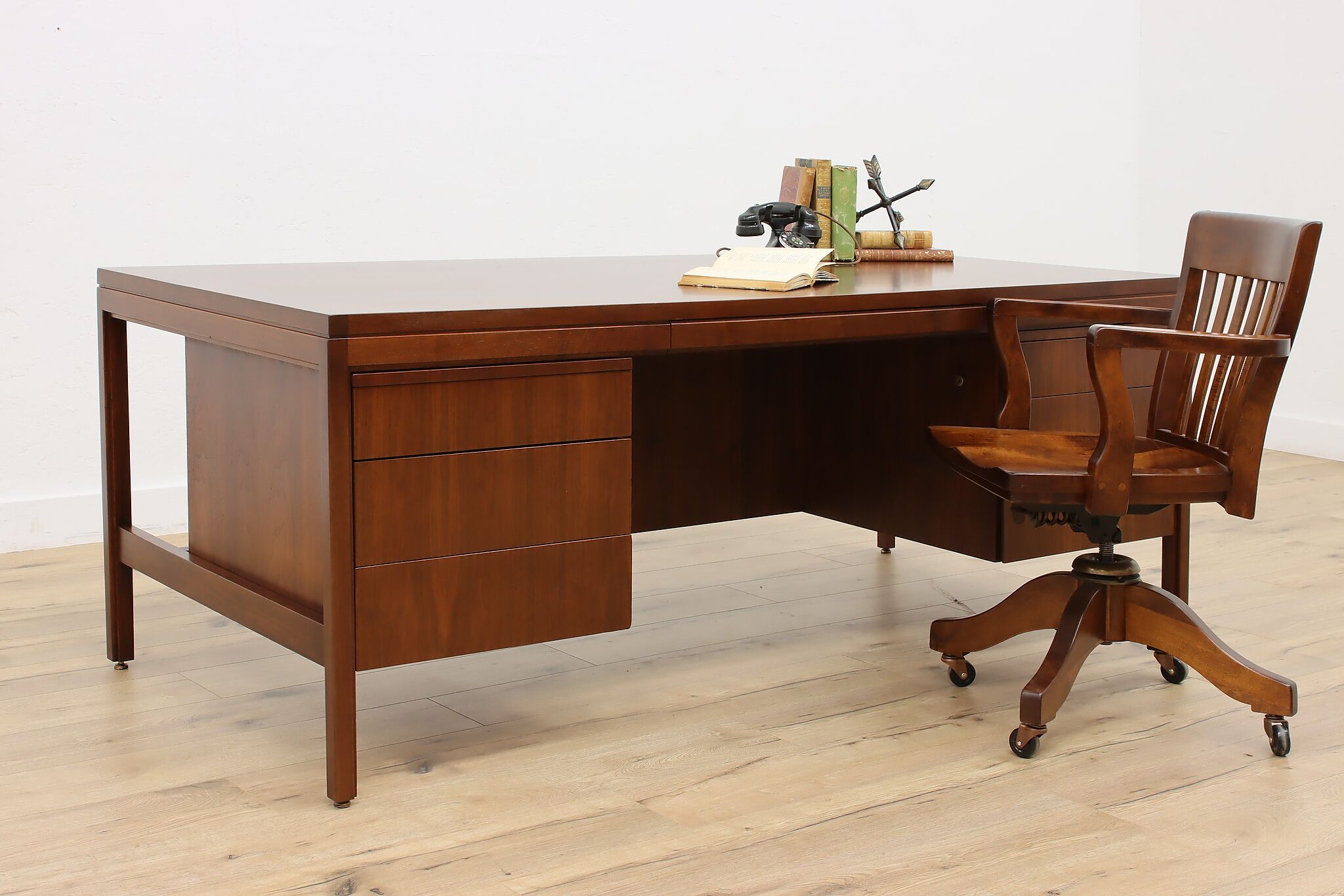 Wood Office Furniture Modern Large Executive Desk - China Executive Desk,  Large Executive Desk