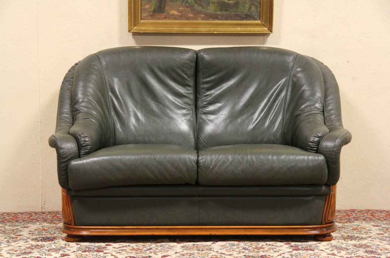 Green Leather Fruitwood Vintage Theater Loveseat   Sof4083gr 