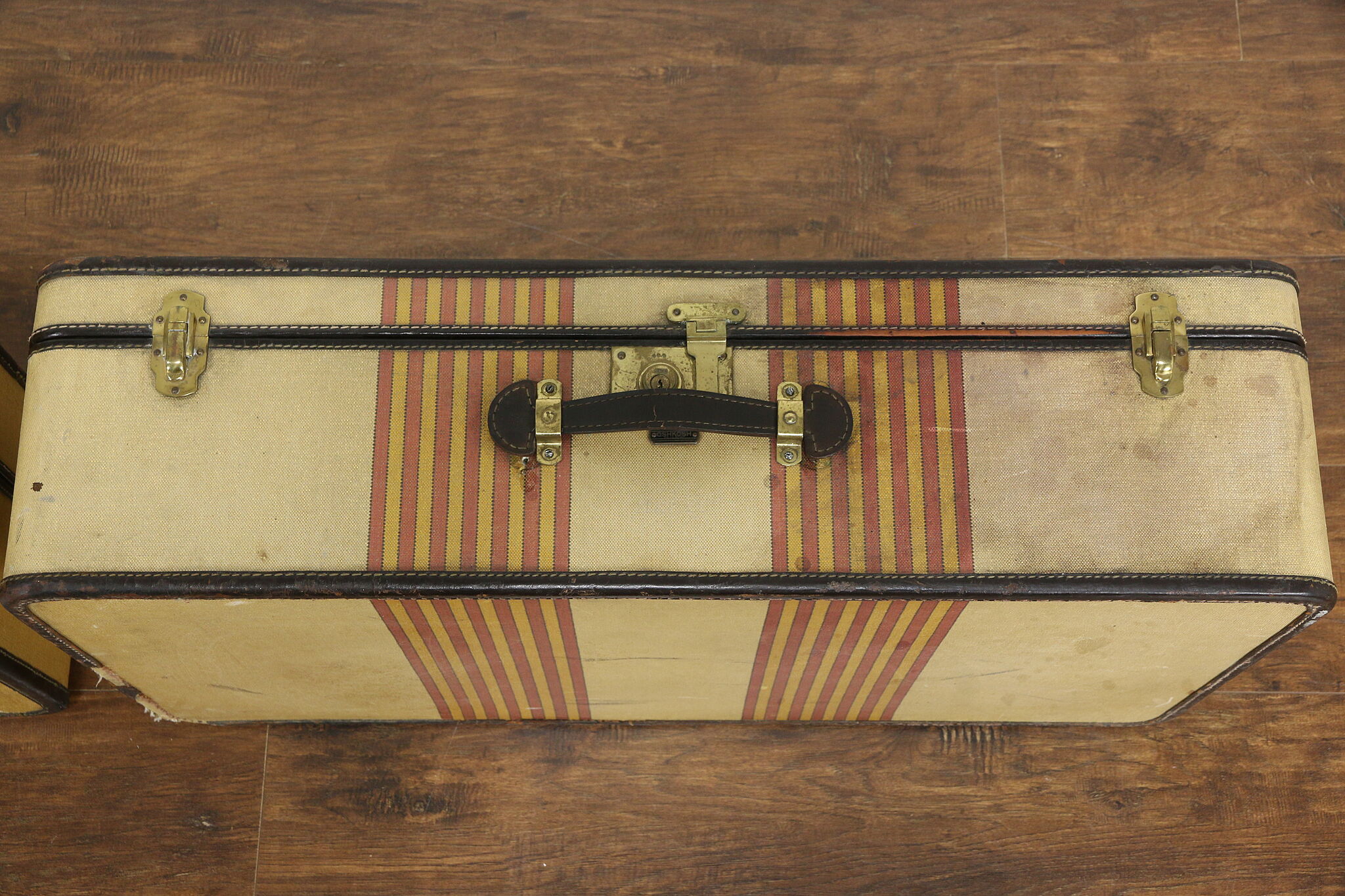 Vintage Oshkosh Luggage Suitcase 20x15x7 Leather Trim Brown Satin