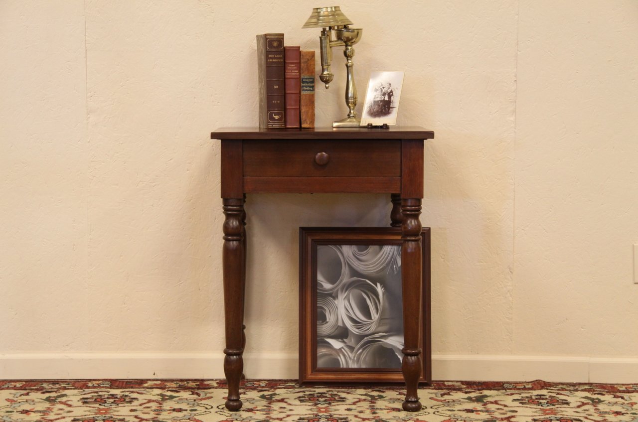 Lamp Or Bedside Antique Table Nightstand   Tab6289cr.JPG